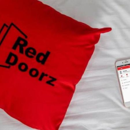 Reddoorz Plus Near Mall Slipi Jaya Jakarta Exterior photo